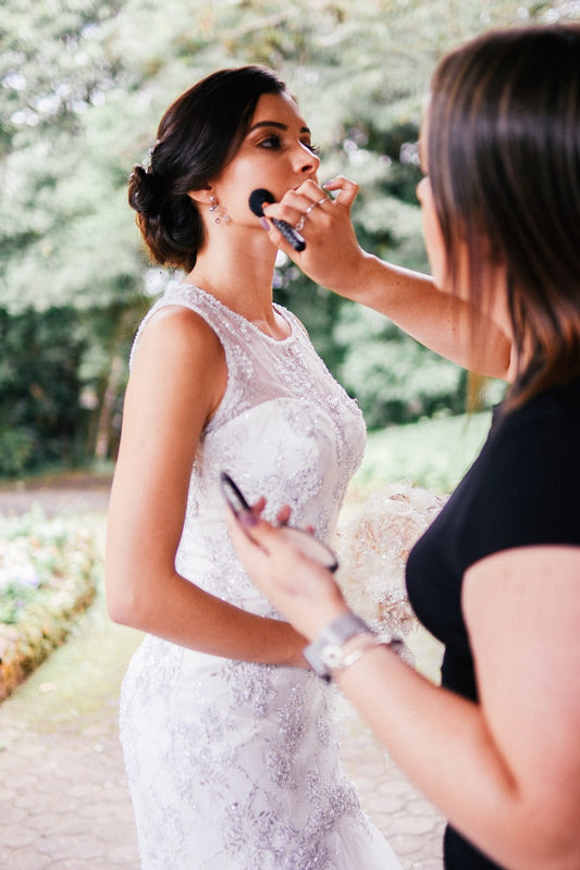 Maquillage-de-Mariée-2025-Bohème-Doré-Discret-ou-Champêtre-Les-Tendances-Incontournables gayella