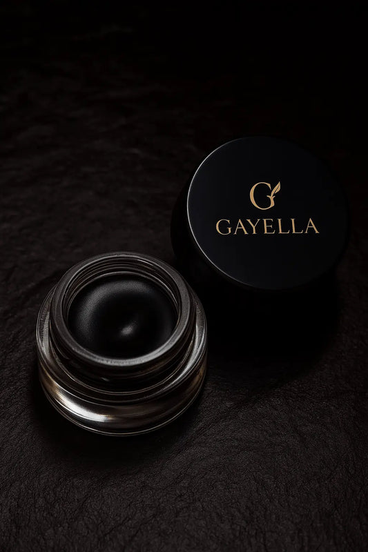 Eyeliner en gel - Aubergine - gayellaEyeliner en gel - AubergineEyeliner en gel - Auberginegayellagayella75517 - BLNK - JE - 01 - 04 - GE - EG1002